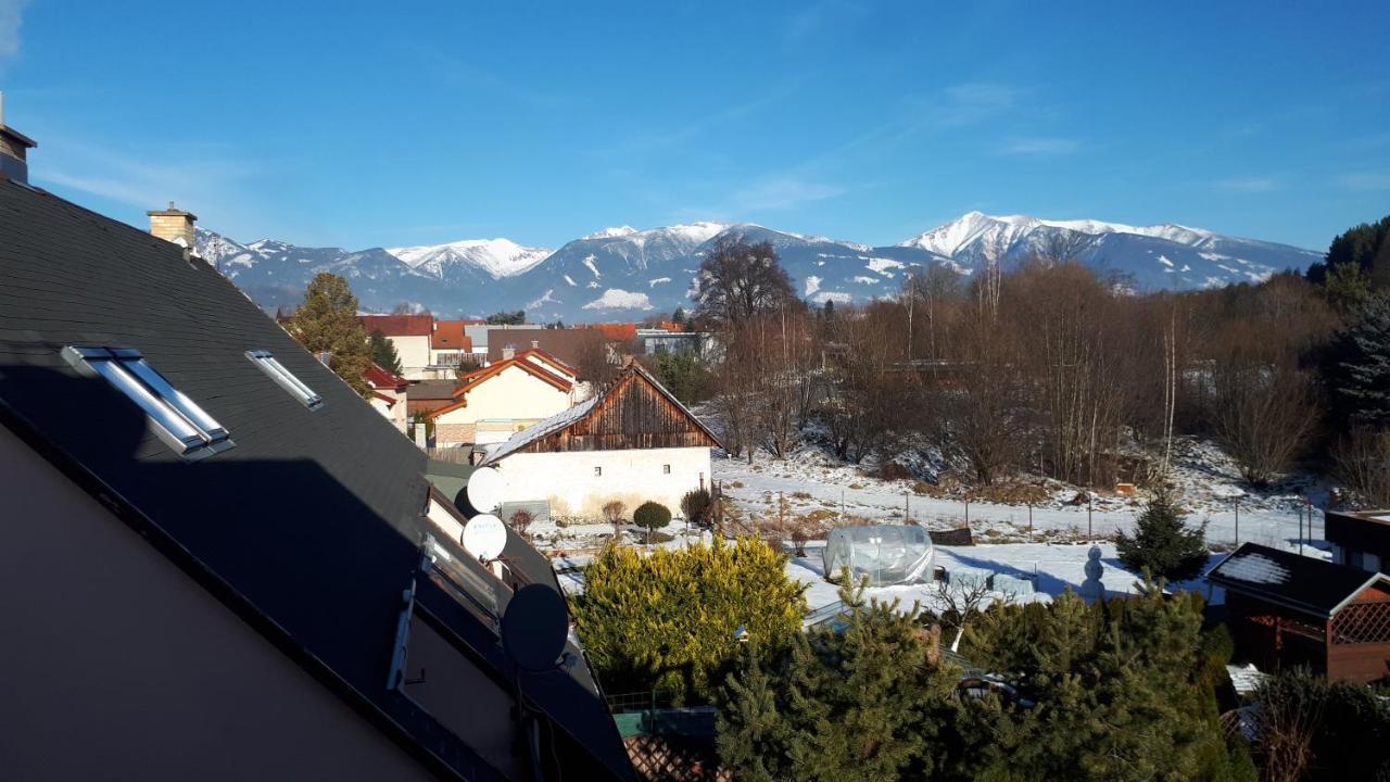 Penzion Piano Lägenhet Liptovský Mikuláš Exteriör bild