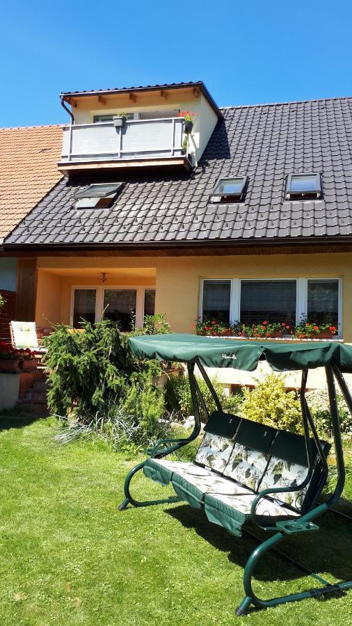 Penzion Piano Lägenhet Liptovský Mikuláš Exteriör bild