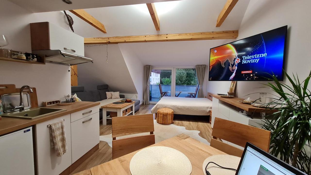Penzion Piano Lägenhet Liptovský Mikuláš Exteriör bild