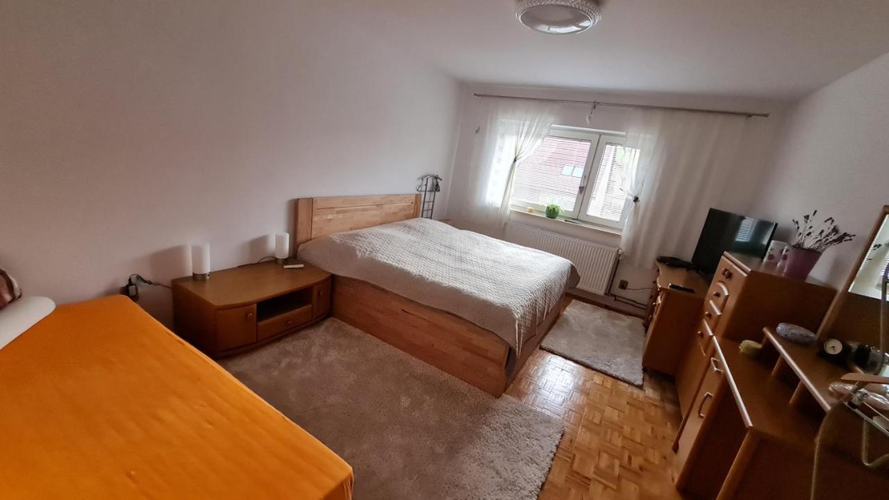 Penzion Piano Lägenhet Liptovský Mikuláš Exteriör bild