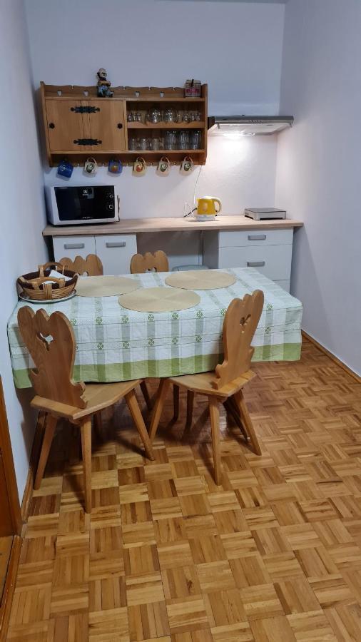 Penzion Piano Lägenhet Liptovský Mikuláš Exteriör bild
