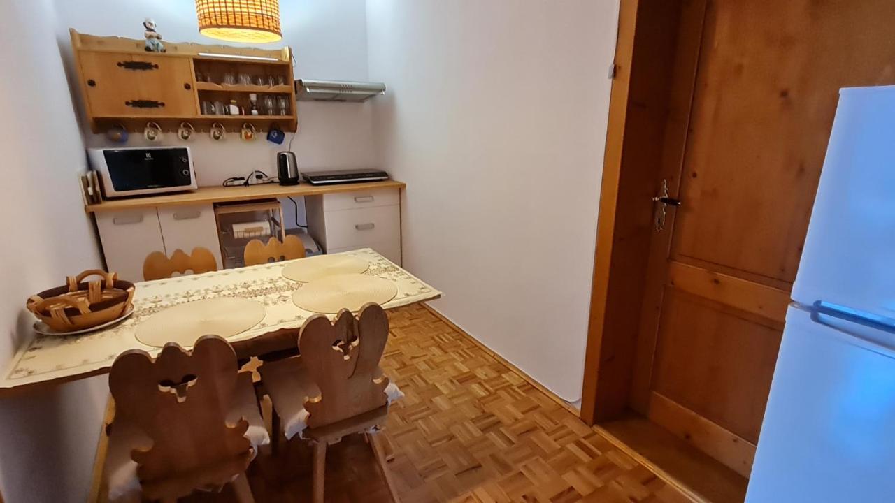 Penzion Piano Lägenhet Liptovský Mikuláš Exteriör bild